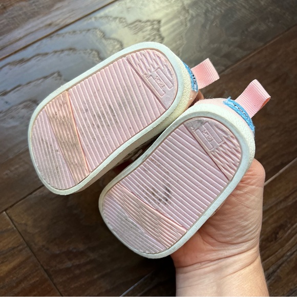 Pink Tom’s - Picture 2 of 3